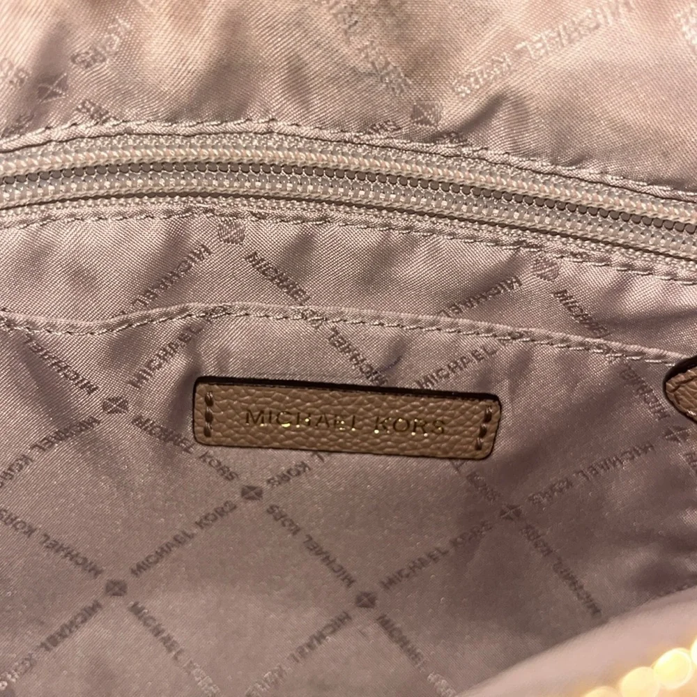 Michael Kors Nicole Triple Compartment Crossbody Bag, Beige Leather Gold Har EUC